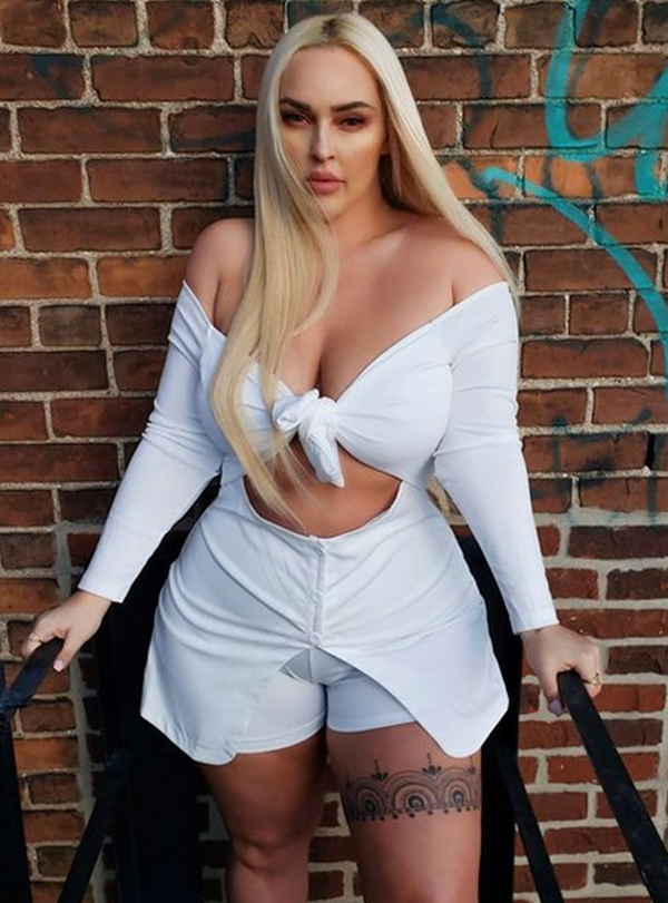 Canadian Babe @shoppingbagsara wearing our Ash Blonde Clip Ins